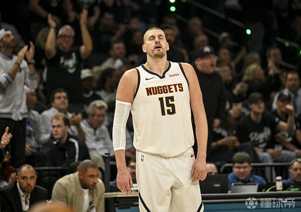 不在状态，约基奇26投7中拿下27分15板，正负值-21全场最低